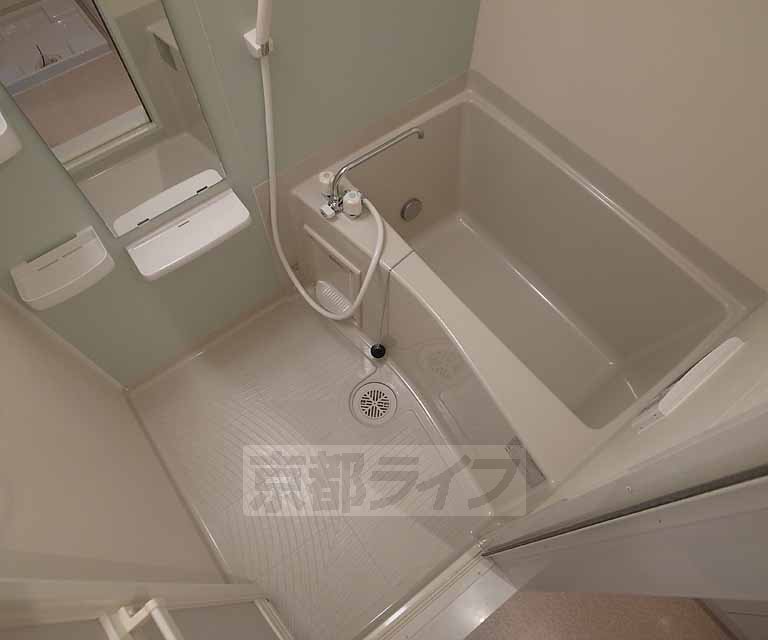 バス・シャワールーム　広々としてくつろげるバスルームです・