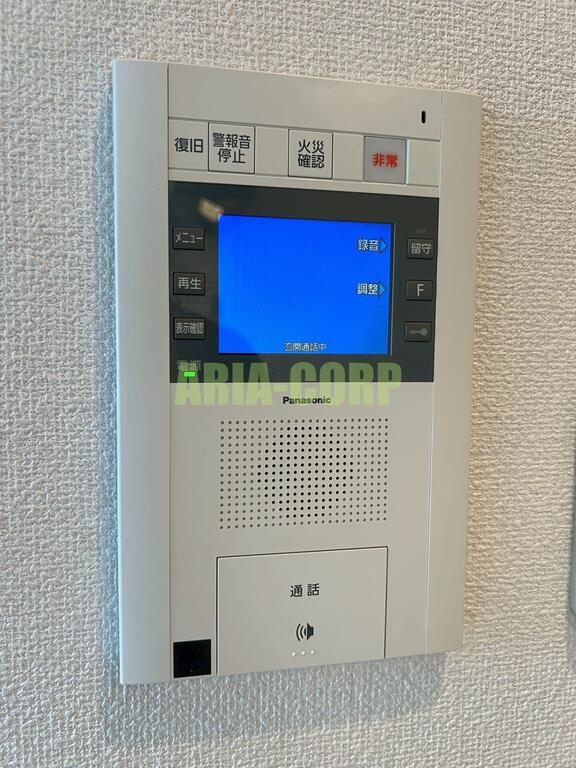 セキュリティ　モニター付インターホンで在宅中でもオートロック開錠出来ます！