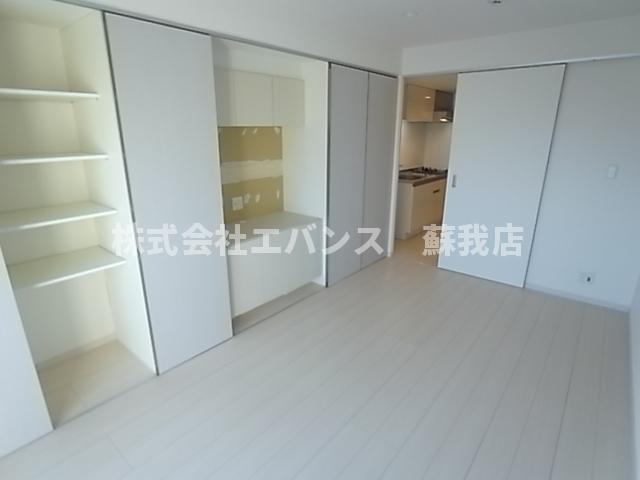 居室・リビング　こちらのリビングで趣味の時間をお楽しみください