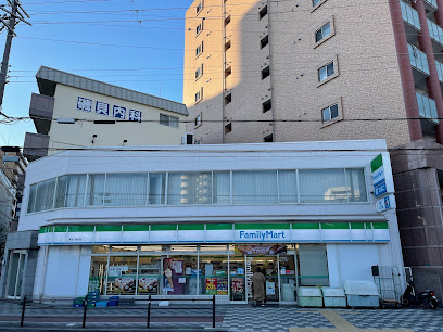 コンビニ　ファミリーマート 東淀川駅前店（コンビニ）まで306m