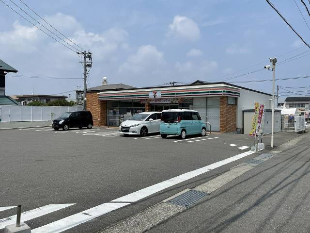 コンビニ　セブンイレブン（コンビニ）まで662m
