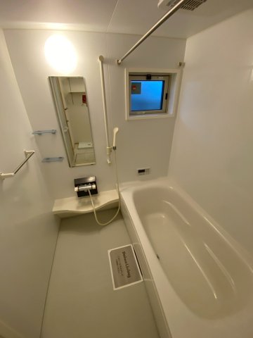 バス・シャワールーム　コンパクトで使いやすいお風呂です