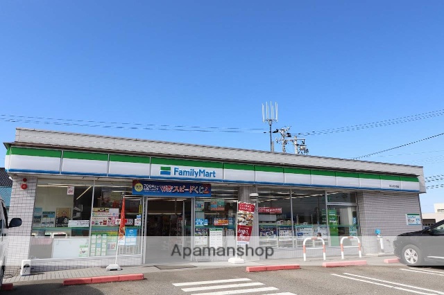 コンビニ　ファミリーマート（コンビニ）まで238m