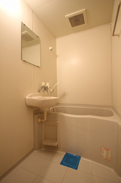 バス・シャワールーム　同物件別号室の写真です。