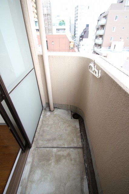 バルコニー　同物件別号室の写真です。