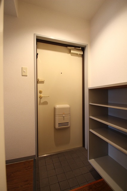 玄関　同物件別号室の写真です。