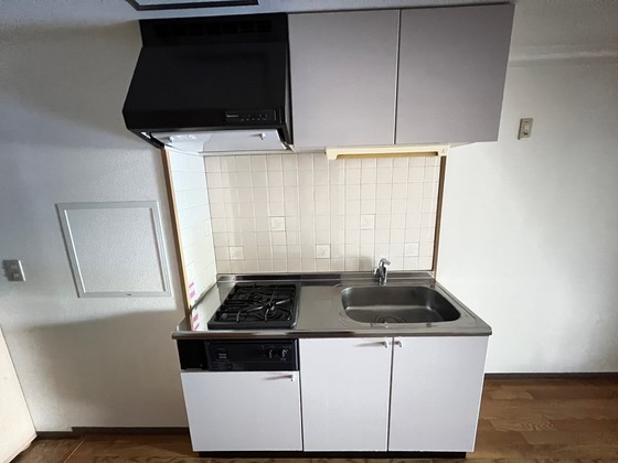 キッチン　掲載写真は同マンション別部屋参考写真となります。