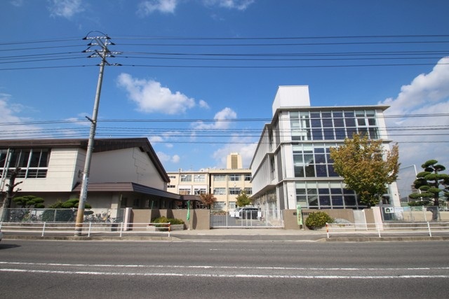 小学校　岡山市立西小学校（小学校）まで846m