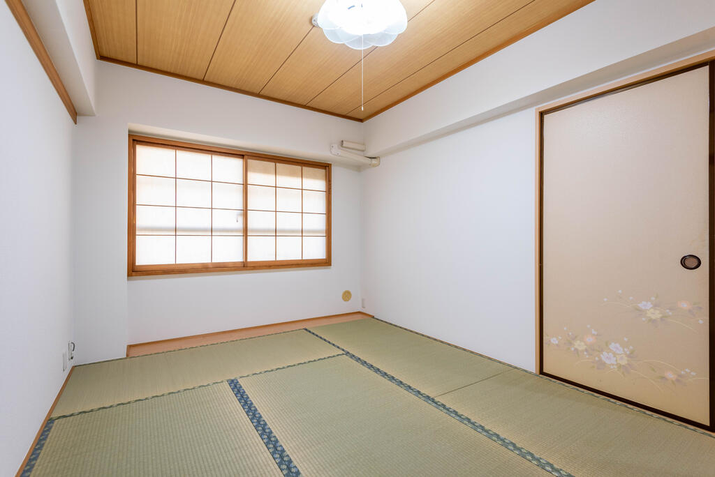 昭島つつじが丘ハイツ北17号棟の居間写真