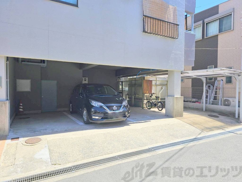 駐車場　駐車場