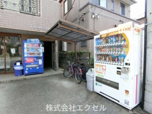 その他　敷地内駐輪場と自販機あります。