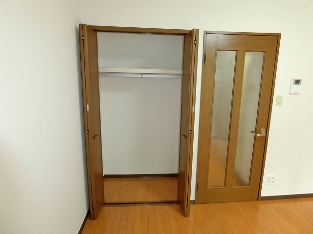 収納　スタンダードで使い勝手の良いクローゼットです。