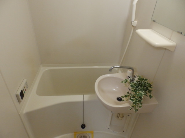 バス・シャワールーム　バス・トイレ別です。