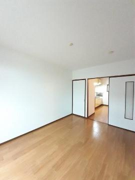 居室・リビング　室内