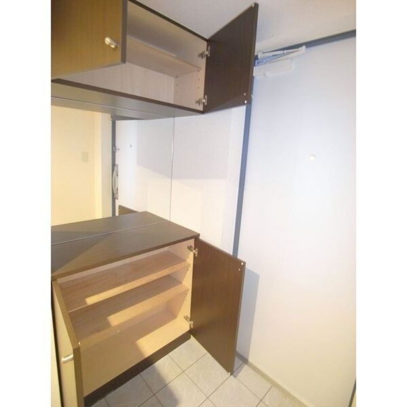 玄関　玄関スペース、シューズボックス付きです♪