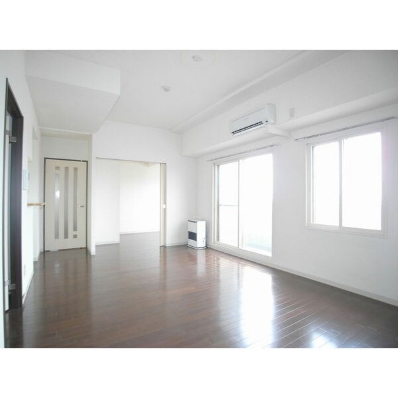 居室・リビング　明るく広々リビングスペース♪