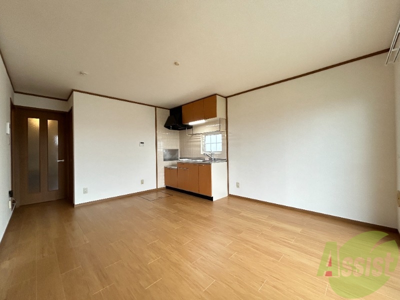 居室・リビング　１０．５帖のＬＤＫです。広々としてきれいですね。