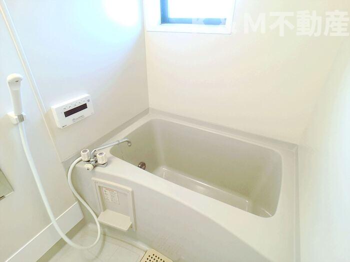 バス・シャワールーム　落ち着いた空間のお風呂です