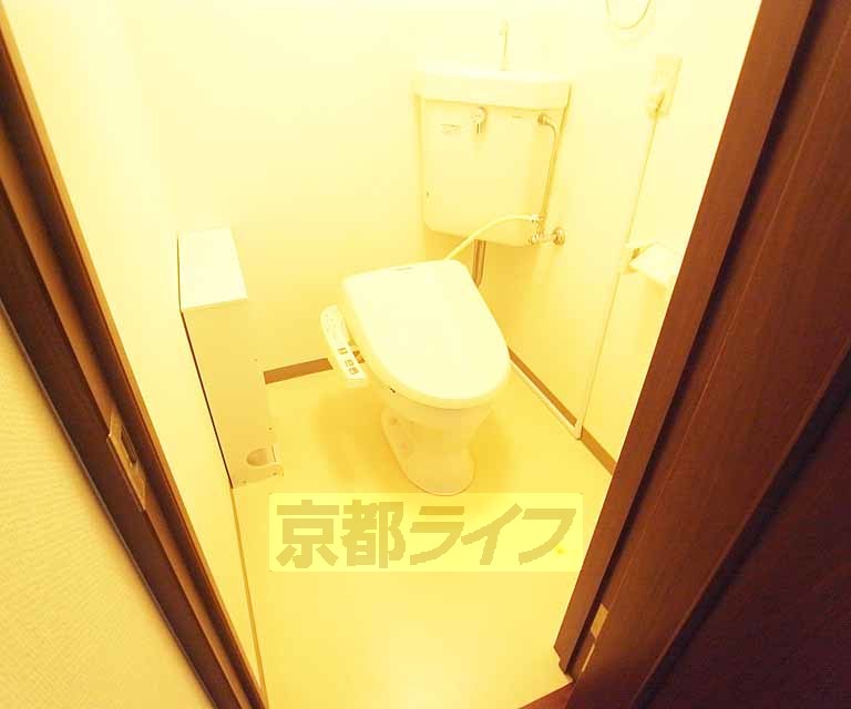 トイレ　ウォシュレットつきです。