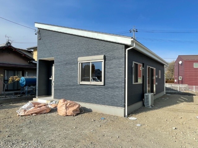 建物外観　建築中、未舗装