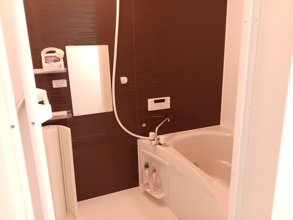 バス・シャワールーム　追い焚き機能付きのバスルーム