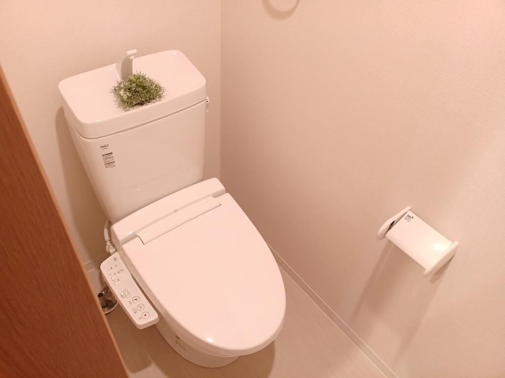 トイレ　温水洗浄便座です♪
