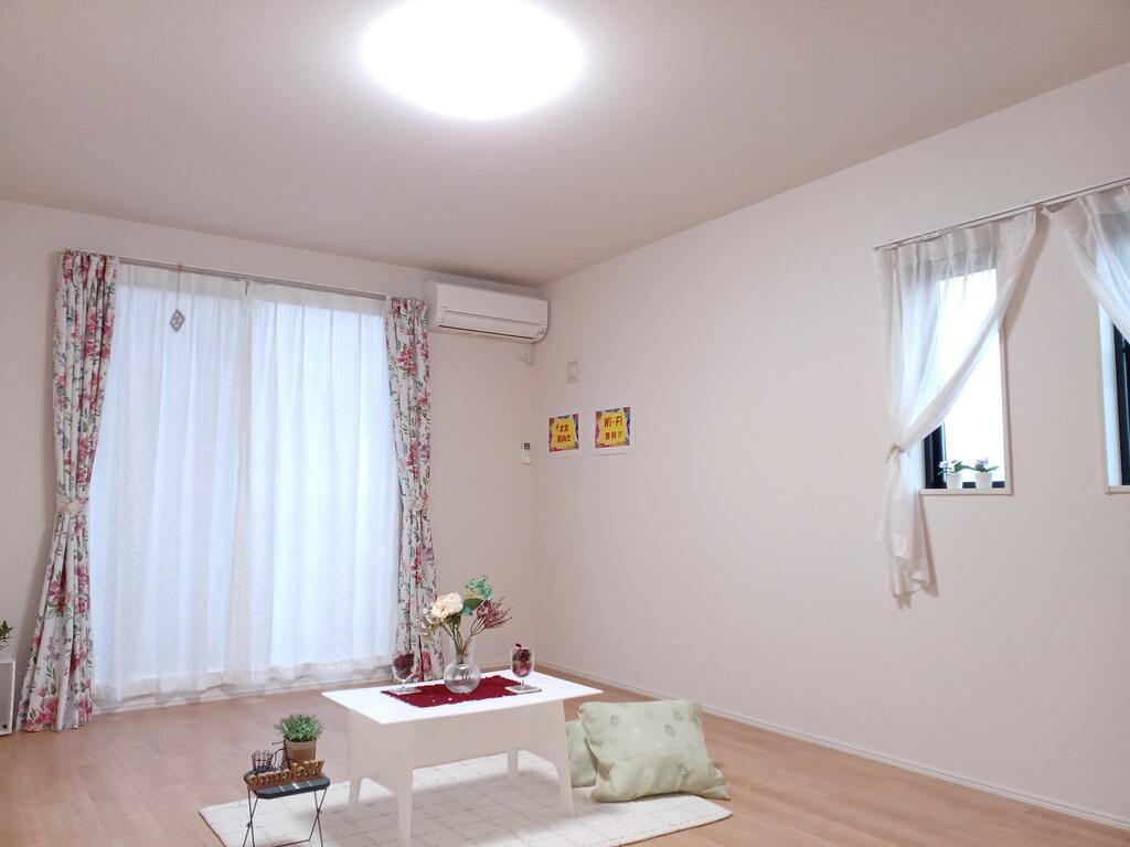 居室・リビング　南向き・二面採光で明るい室内♪