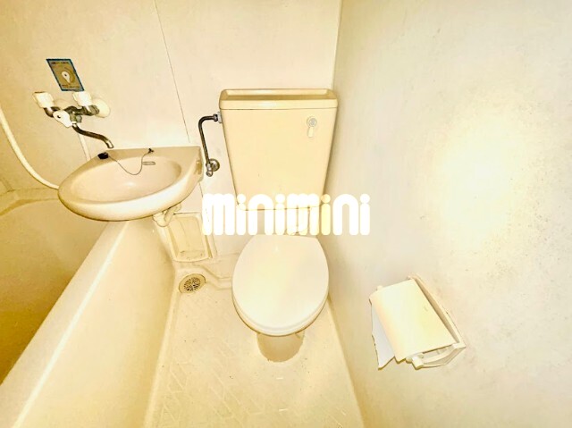 トイレ　お掃除のしやすいユニットバスです