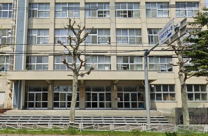 中学校　札幌市立八条中学校（中学校）まで859m