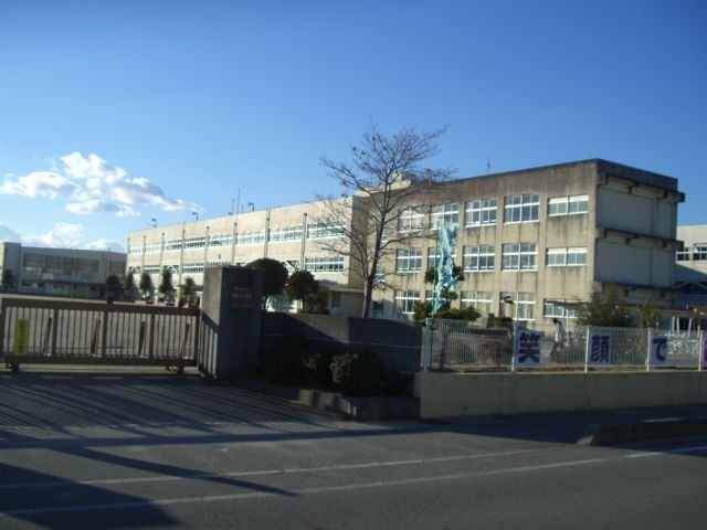 中学校　明和町立明和中学校（中学校）まで2120m