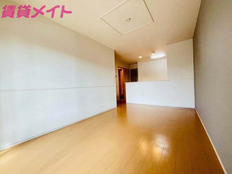 居室・リビング　反転タイプ参考写真