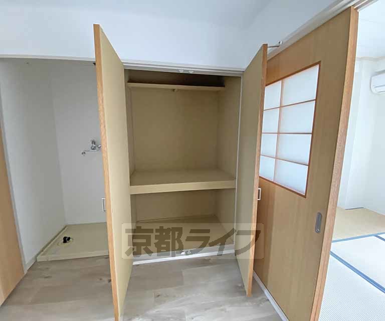 収納　奥行きのあるクローゼットです。