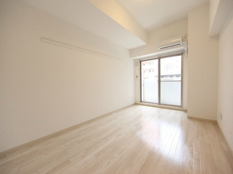 その他　洋室9.4帖　南向き　エアコン完備