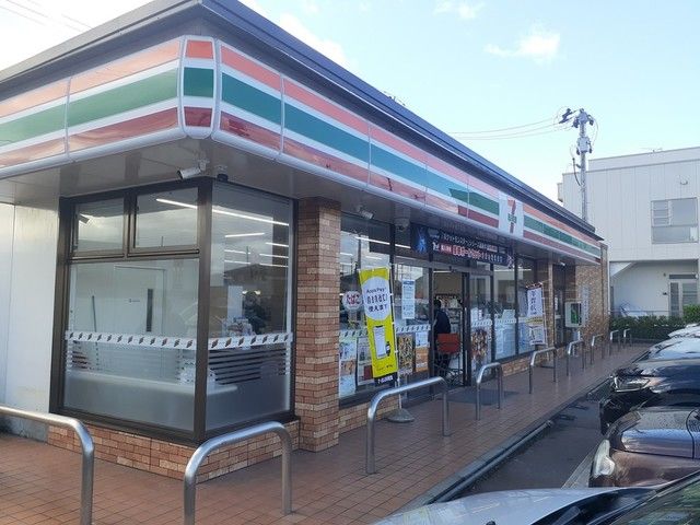 コンビニ　セブンイレブン（コンビニ）まで650m