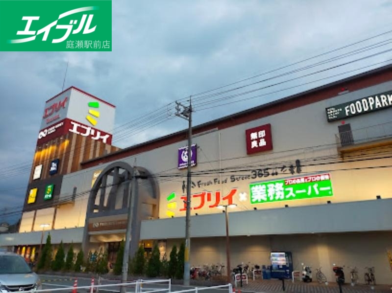 ショッピングセンター　エブリィokanaka津高（ショッピングセンター）まで762m