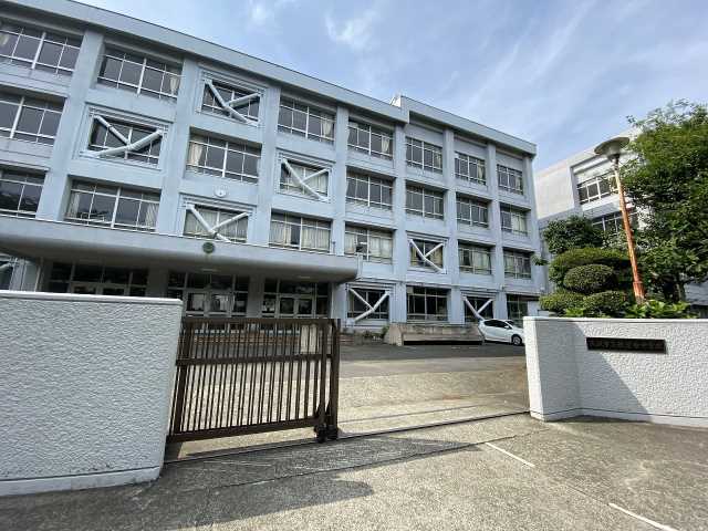 中学校　藤沢市立秋葉台中学校（中学校）まで859m