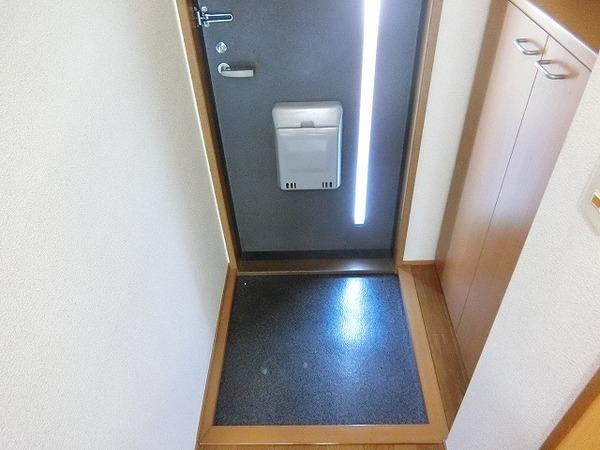 玄関　シューズボックスあり！