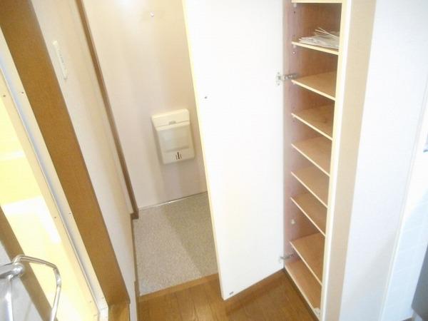 玄関　シューズボックスあり！