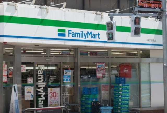 コンビニ　ファミリーマート 半蔵門駅南店（コンビニ）まで93m