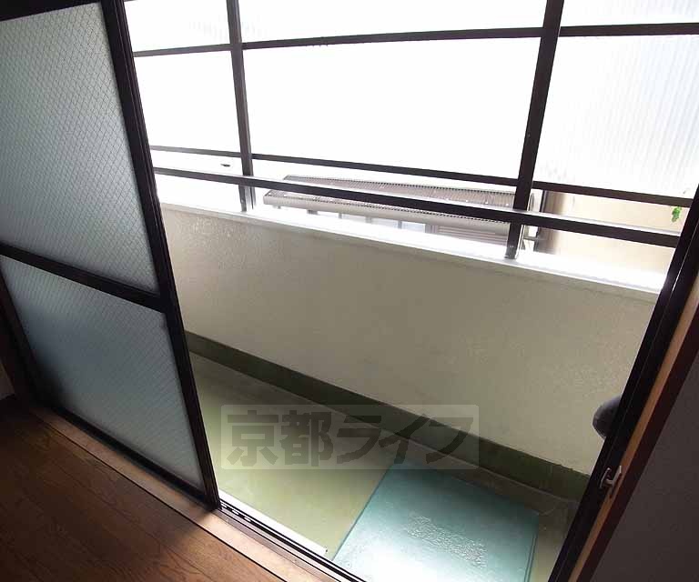 バルコニー　横に広いバルコニーです