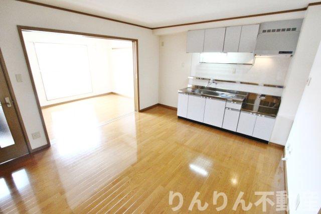 キッチン　コンパクトなキッチンで掃除もラクラク