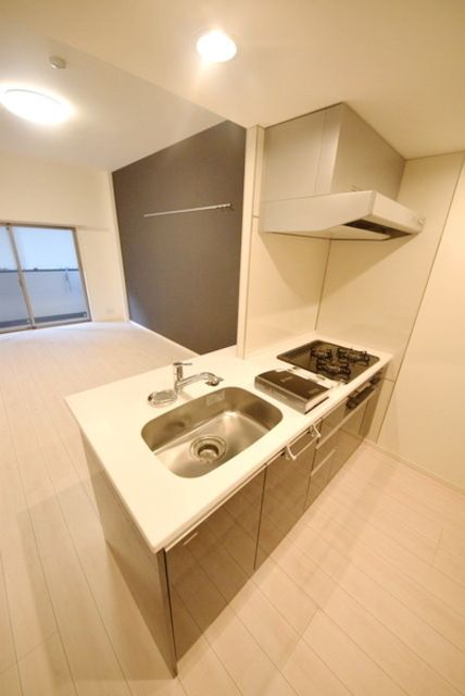 キッチン　★三口コンロのシステムキッチンです★