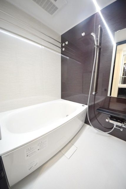 バス・シャワールーム　★広々としたバスルームです★