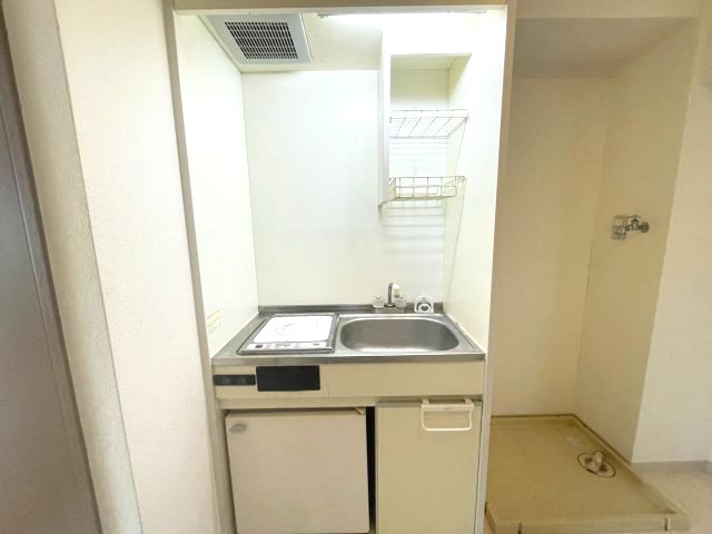 キッチン　イメージとして同マンション他部屋を表示しています