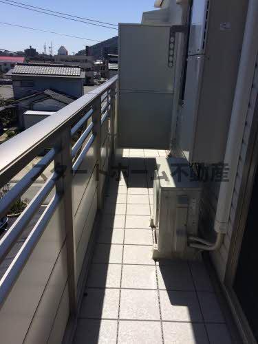 バルコニー　外からの目が気にならないバルコニーで洗濯物が干せます