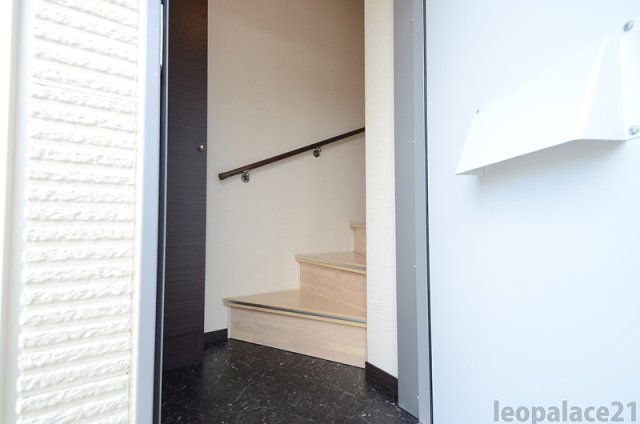 玄関　実際のお部屋と異なる場合がございます。