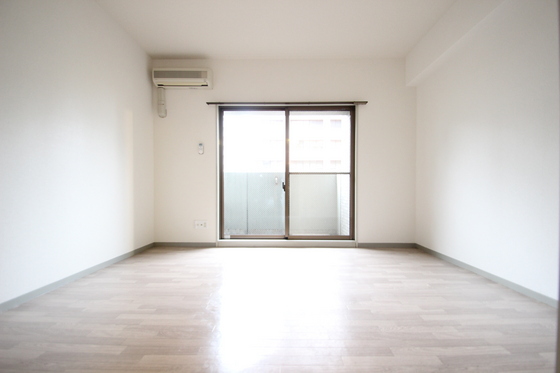 居室・リビング　＊別号室の写真です