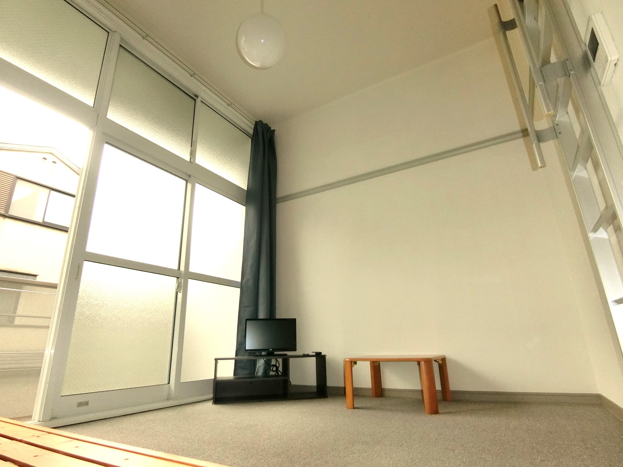 その他　テレビ・ローテーブル・カーテン・照明を完備です☆