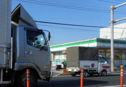 コンビニ　ファミリーマート　鳩ヶ谷南店（コンビニ）まで467m