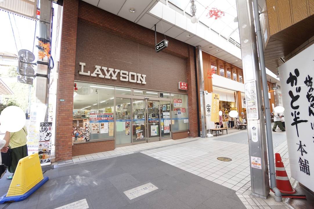 コンビニ　ローソン道後ハイカラ通店（コンビニ）まで888m